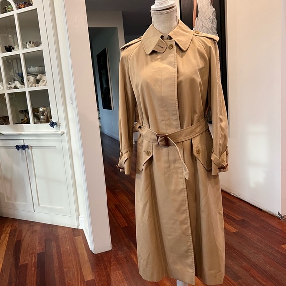 Burberry Vintage Tan Trench Coat with Belted Waist and Mid-Calf Length - Picture 2 of 10